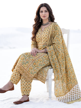 Aina Aparna Set Of  Kurta Salwar Pants & Dupatta