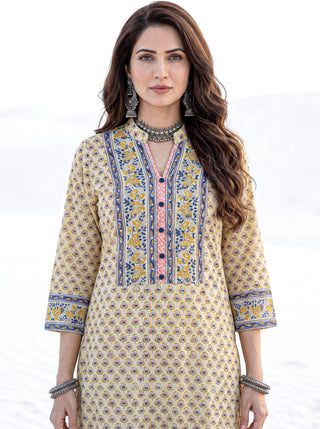 Aina Swarna Set Of  Kurta Salwar Pants & Dupatta