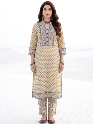 Aina Swarna Set Of  Kurta Salwar Pants & Dupatta