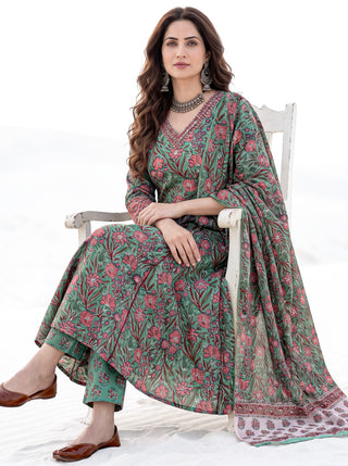 Aina Bagaan Set Of Kali Kurta Pants Dupatta