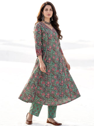Aina Bagaan Set Of Kali Kurta Pants Dupatta