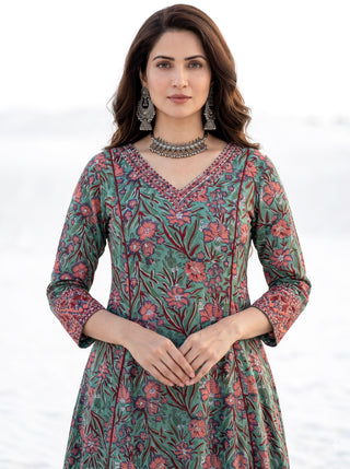 Aina Bagaan Set Of Kali Kurta Pants Dupatta