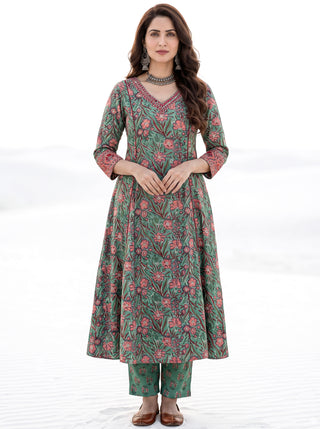 Aina Bagaan Set Of Kali Kurta Pants Dupatta