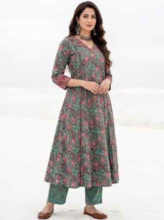 Aina Bagaan Set Of Kali Kurta Pants Dupatta