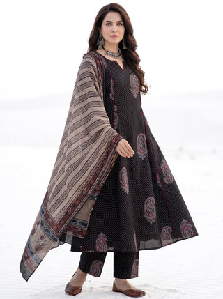 Aina Kangana Set Of Kali Kurta Pants Dupatta