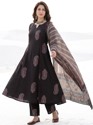 Aina Kangana Set Of Kali Kurta Pants Dupatta