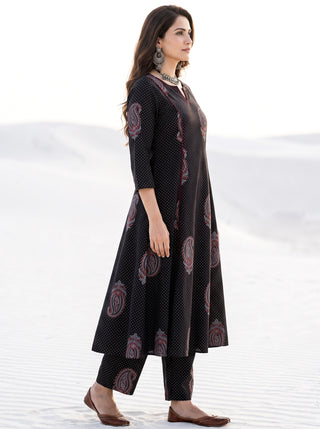 Aina Kangana Set Of Kali Kurta Pants Dupatta