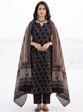 Aina Nirnaya Set Of Kali Kurta Pants Dupatta