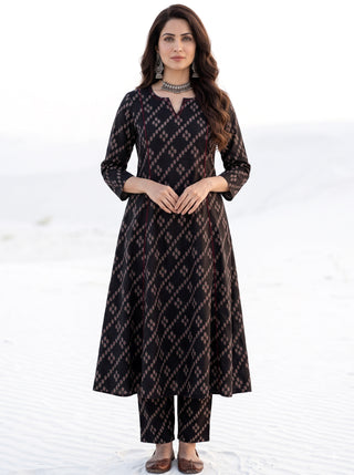 Aina Nirnaya Kali Kurta