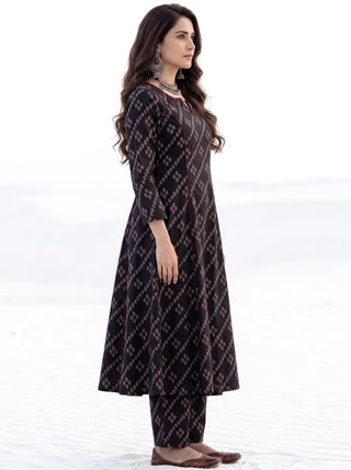 Aina Nirnaya Set Of Kali Kurta Pants Dupatta