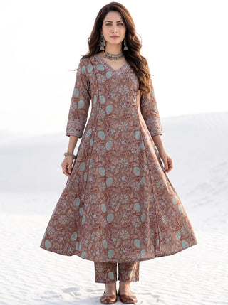 Aina Jiva Set Of Kali Kurta Pants & Dupatta