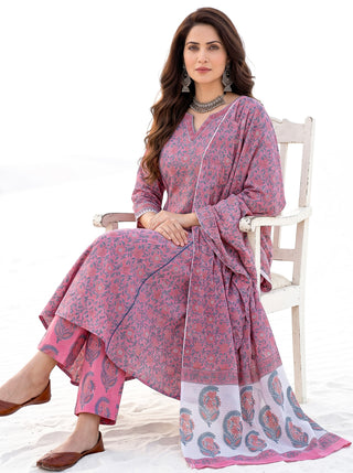 Aina Majili Set Of Kali Kurta Pants & Dupatta