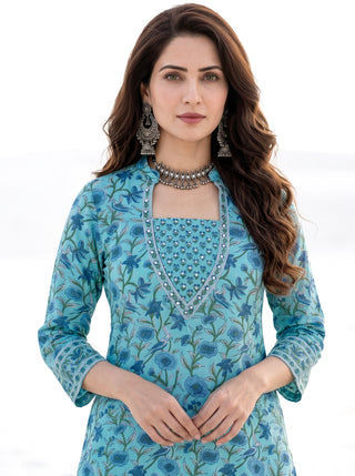Aina Avinya Kurta