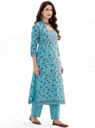 Aina Avinya Set Of Kurta Pants & Dupatta