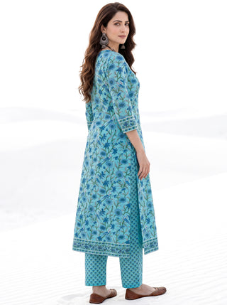 Aina Avinya Kurta