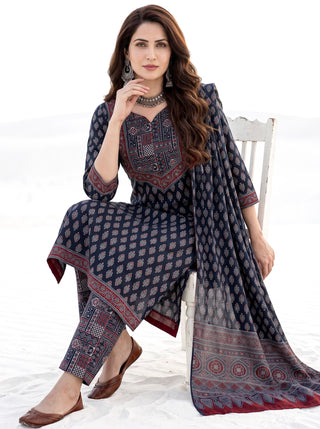 Ajrakh Vilasa Set of Kurta Salwar Pants & Dupatta