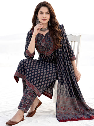 Ajrakh Vilasa Set of Kurta Pants & Dupatta