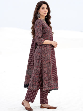 Ajrakh Kaari Set of Kurta Salwar Pants & Dupatta