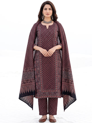 Ajrakh Kaari Set of Kurta Salwar Pants & Dupatta