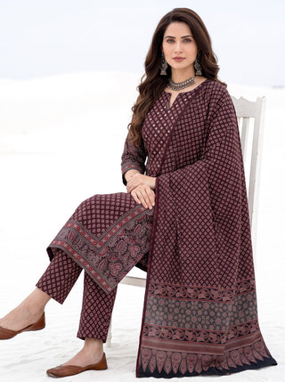 Ajrakh Kaari Set of Kurta Salwar Pants & Dupatta
