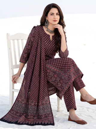 Ajrakh Kaari Set of Kurta Salwar Pants & Dupatta