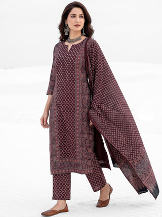 Ajrakh Kaari Set of Kurta Salwar Pants & Dupatta