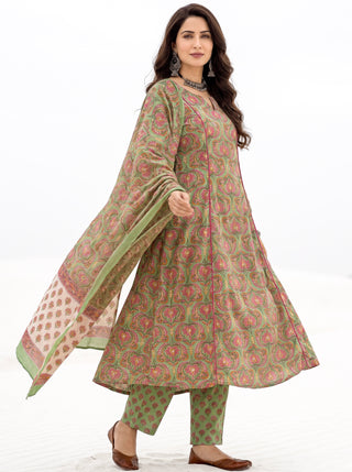 Aina Meeran Set Of Kali Kurta Pants & Dupatta