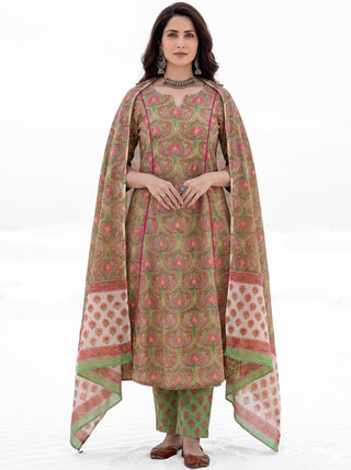 Aina Meeran Set Of Kali Kurta Pants & Dupatta