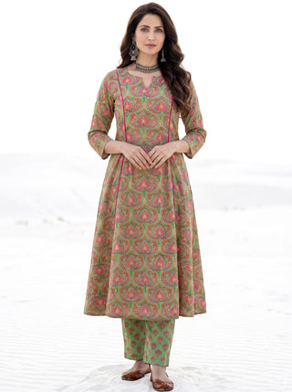 Aina Meeran Set Of Kali Kurta Pants & Dupatta