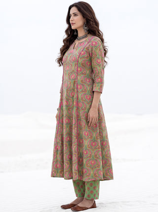 Aina Meeran Set Of Kali Kurta Pants & Dupatta