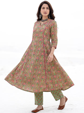Aina Meeran Set Of Kali Kurta Pants & Dupatta