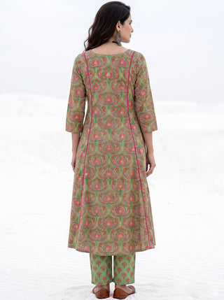 Aina Meeran Set Of Kali Kurta Pants & Dupatta