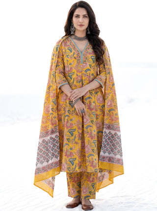 Aina Najariya Set Of Kali Kurta Pants & Dupatta