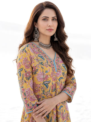 Aina Najariya Kali Kurta