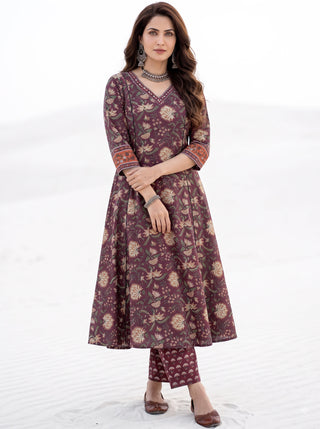 Aina Medhara Set Of Kali Kurta Pants & Dupatta