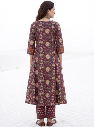 Aina Medhara Set Of Kali Kurta Pants & Dupatta