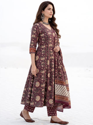 Aina Medhara Set Of Kali Kurta Pants & Dupatta