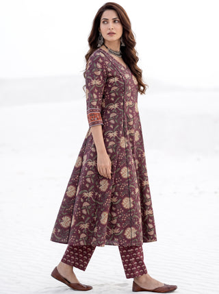 Aina Medhara Set Of Kali Kurta Pants & Dupatta