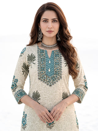 Aina Juraha Set Of Kurta Pants & Dupatta