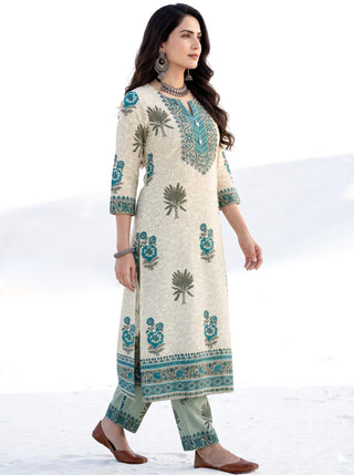 Aina Juraha Set Of Kurta Pants & Dupatta