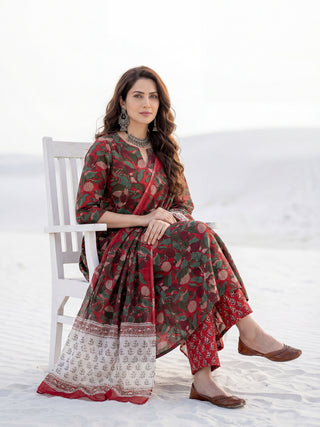 Aina Zoya Set Of Kali Kurta Pants Dupatta