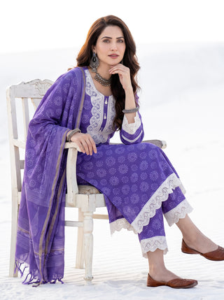 Aina Vejari Set Of Kurta Salwar Pants & Dupatta