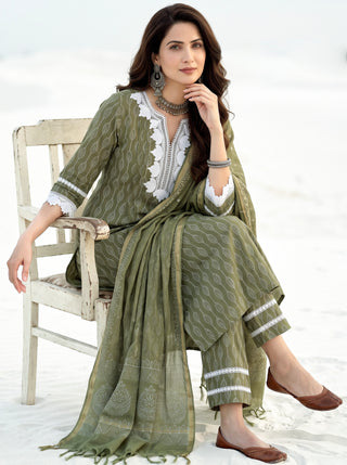 Aina Sarahana Set Of Kurta Salwar Pants & Dupatta