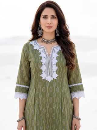 Aina Sarahana Set Of Kurta Salwar Pants & Dupatta