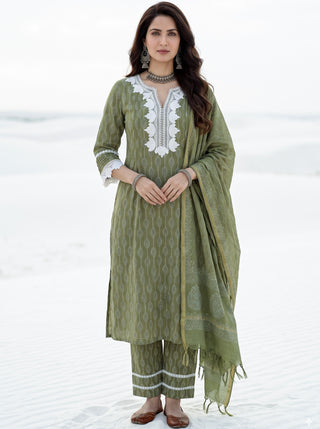 Aina Sarahana Set Of Kurta Salwar Pants & Dupatta