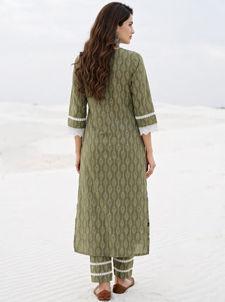 Aina Sarahana Set Of Kurta Salwar Pants & Dupatta