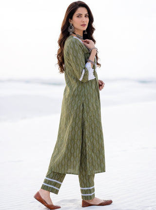 Aina Sarahana Set Of Kurta Salwar Pants & Dupatta