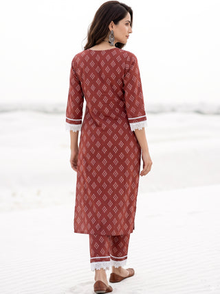 Aina Gairik Set Of Kurta Salwar Pants & Dupatta