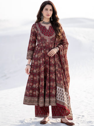 Aina Miran Set Of Kali Kurta Pants & Dupatta