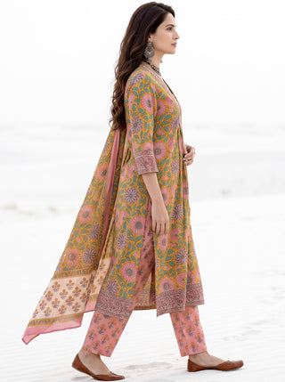 Aina Ameeran Set Of Kali Kurta Pants & Dupatta
